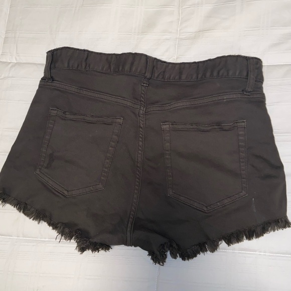 Dark green distressed shorts - Picture 2 of 2